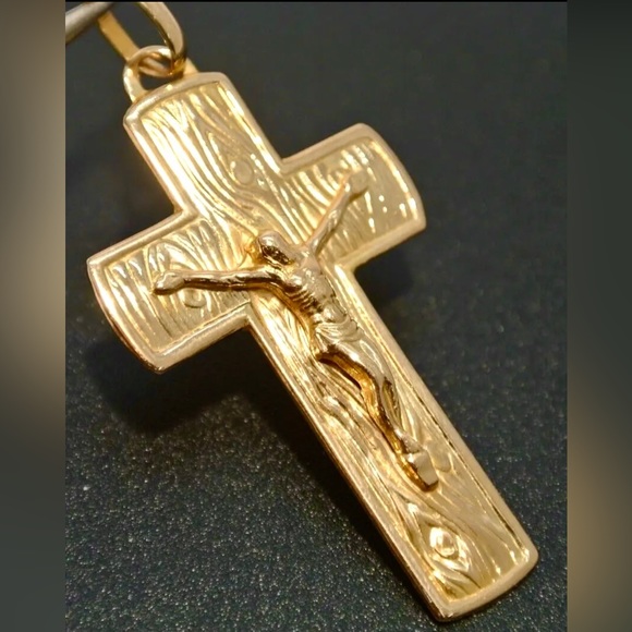 18K YELLOW GOLD JESUS CHRIST CROSS PENDANT - Picture 3 of 9